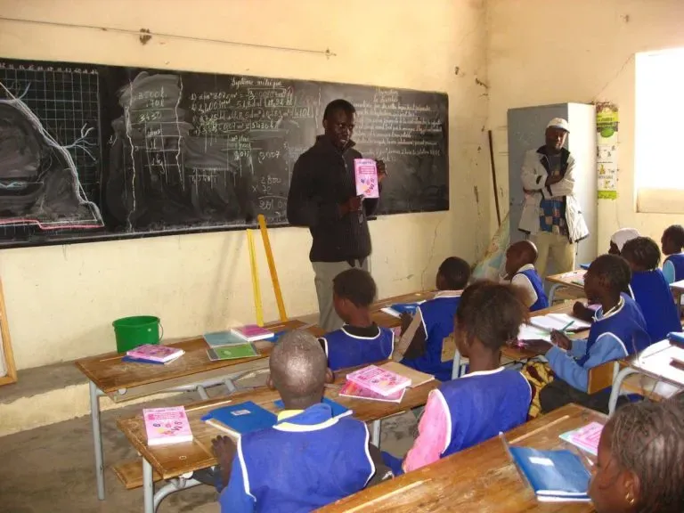Senegal Aus Spenden finanzierte Schulbuecher